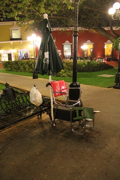 207-Инвалидное кресло на центральной площади
